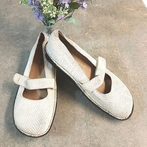 Alegria White Croc Mary Jane Shoes (39)